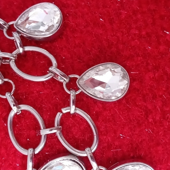 Beautiful crystal necklace 20 inches long - Picture 3 of 5